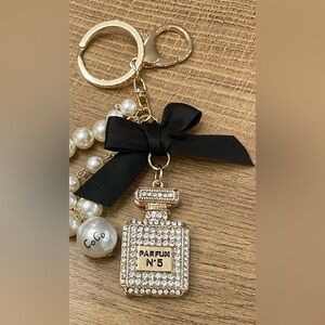 Gold fashion Parfum N°5 Keychain with Black Bow, Eiffel Tower, Pearl